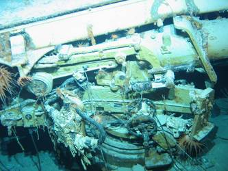 Concealment hinges over stbd 5.9-inch gun